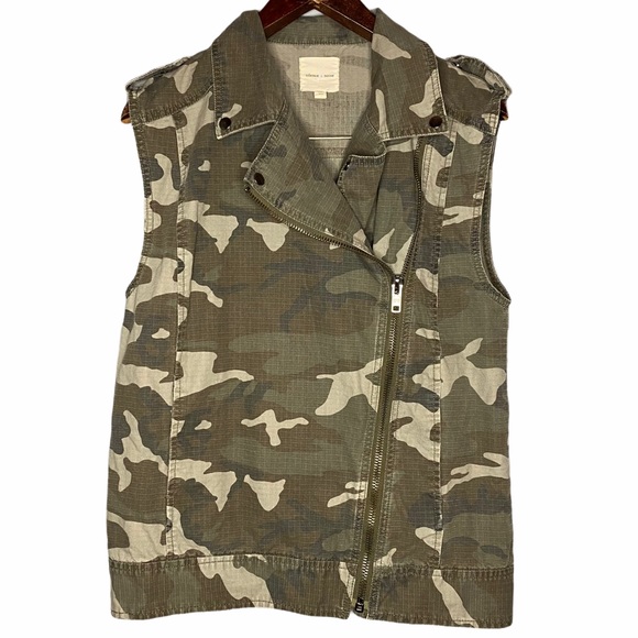 UO Silence + Noise Camo Print Embroidered Vest - Picture 3 of 11